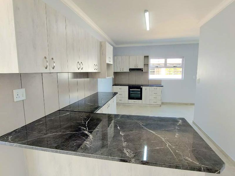 Brand new 3 Bedroom home wih 3 Garages - Photo 6