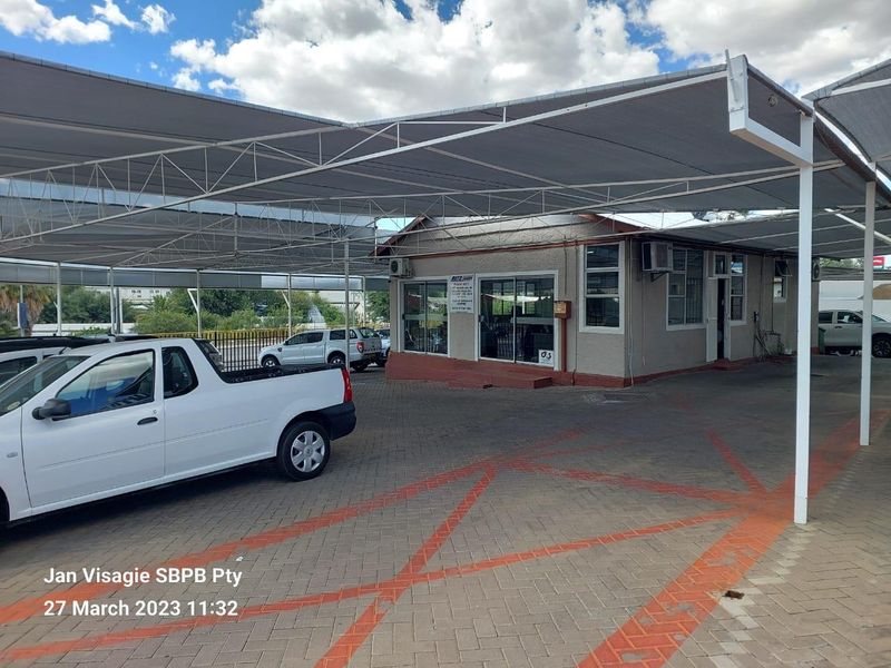 FOR SALE - Retail with plenty of parking space next to Hosea Kutako Drive - Photo 3