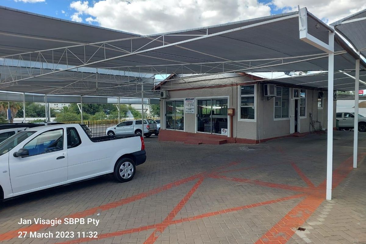 FOR SALE - Retail with plenty of parking space next to Hosea Kutako Drive - Photo 3