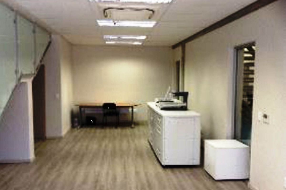 FOR SALE - WAREHOUSE IN NORTHERN IND AREA - SECURE COMPLEX CC REGISTERED: - Photo 5