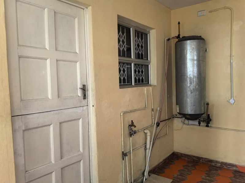 Inviting 2 Bedroom Rental in Chatsworth Central - Photo 3