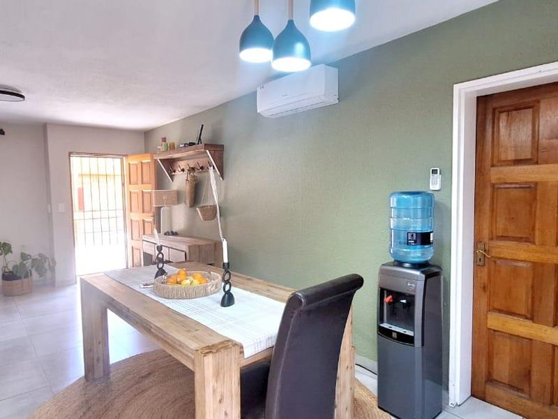 Eye Catching 3 Bedroom Duplex with Solar & Private Pool - Photo 8