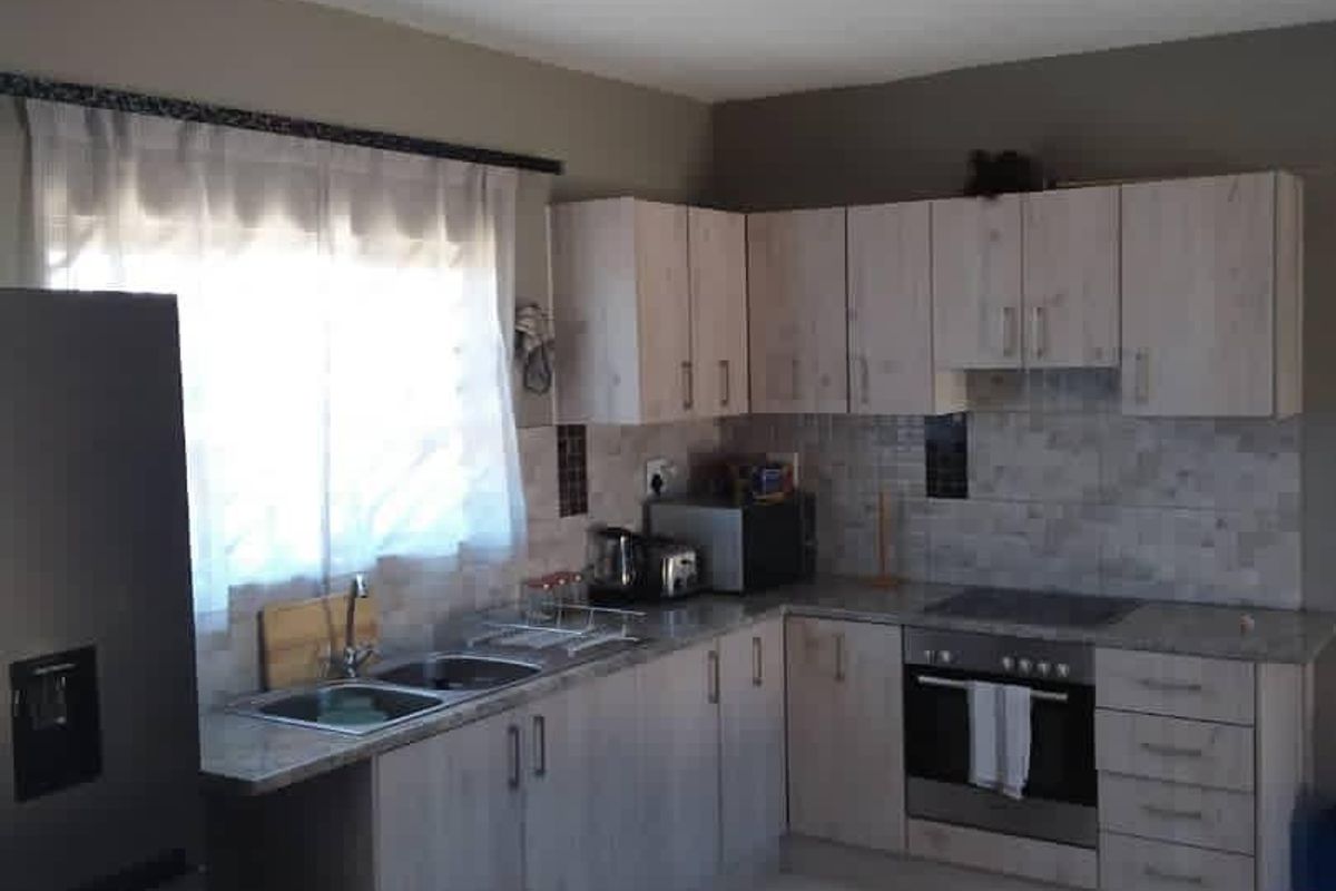 Flat for sales in Soweto- Katutura - Photo 2