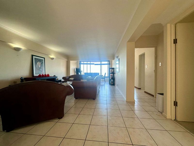 Spacious Sea-Facing Apartment in St James - Photo 8