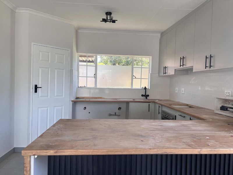 Fully Renovated Cluster Unit on Trinity School Doorstep - Photo 6