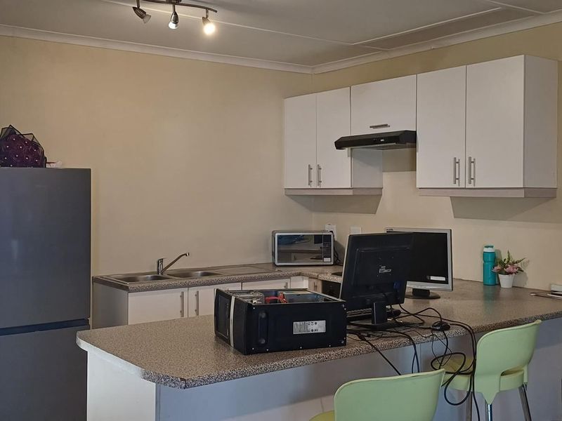 This affordable apartment in Extension 6 is ideal for single professionals, young couples, and first-time buyers wanting a safe and cozy place to call home! 🏡 - Photo 5