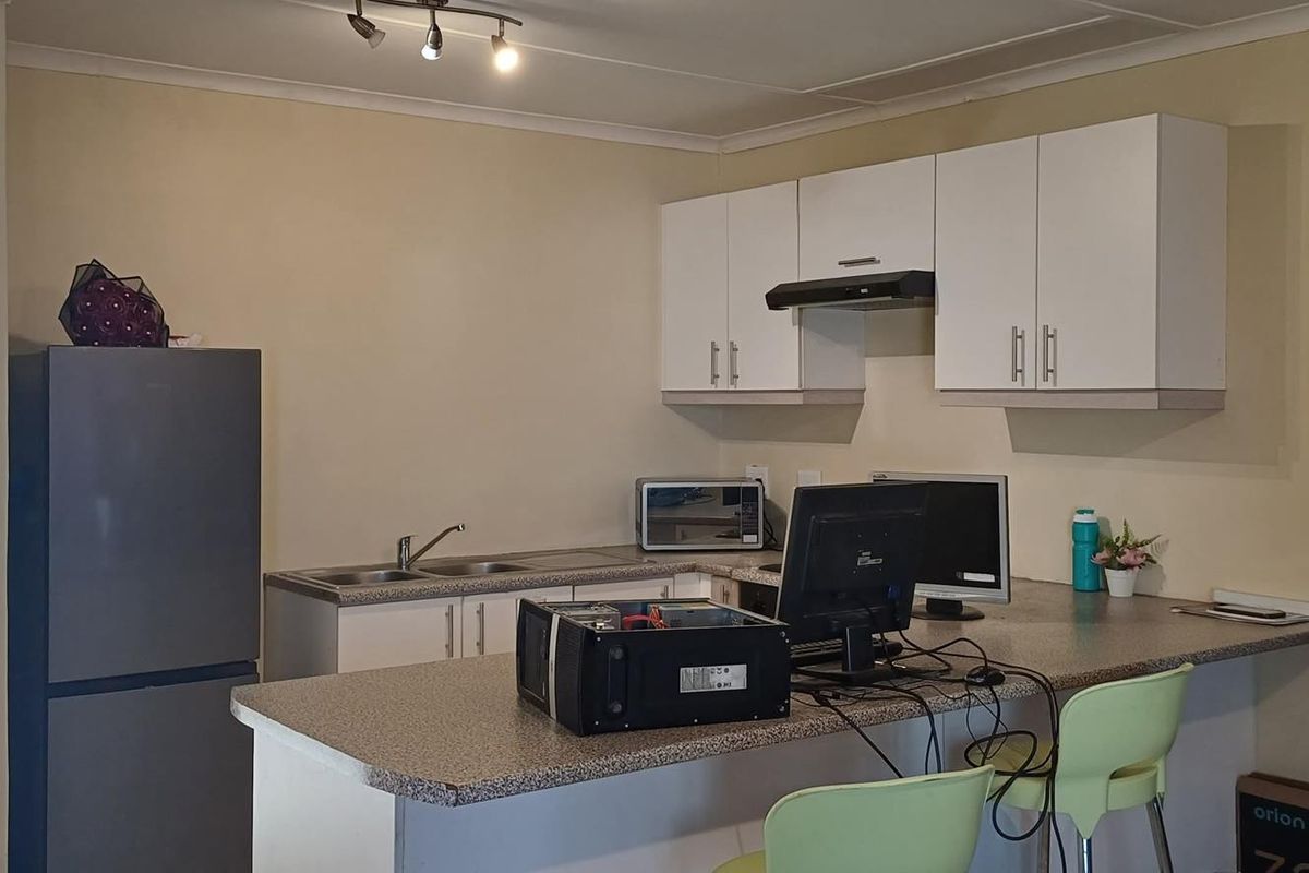 This affordable apartment in Extension 6 is ideal for single professionals, young couples, and first-time buyers wanting a safe and cozy place to call home! 🏡 - Photo 5