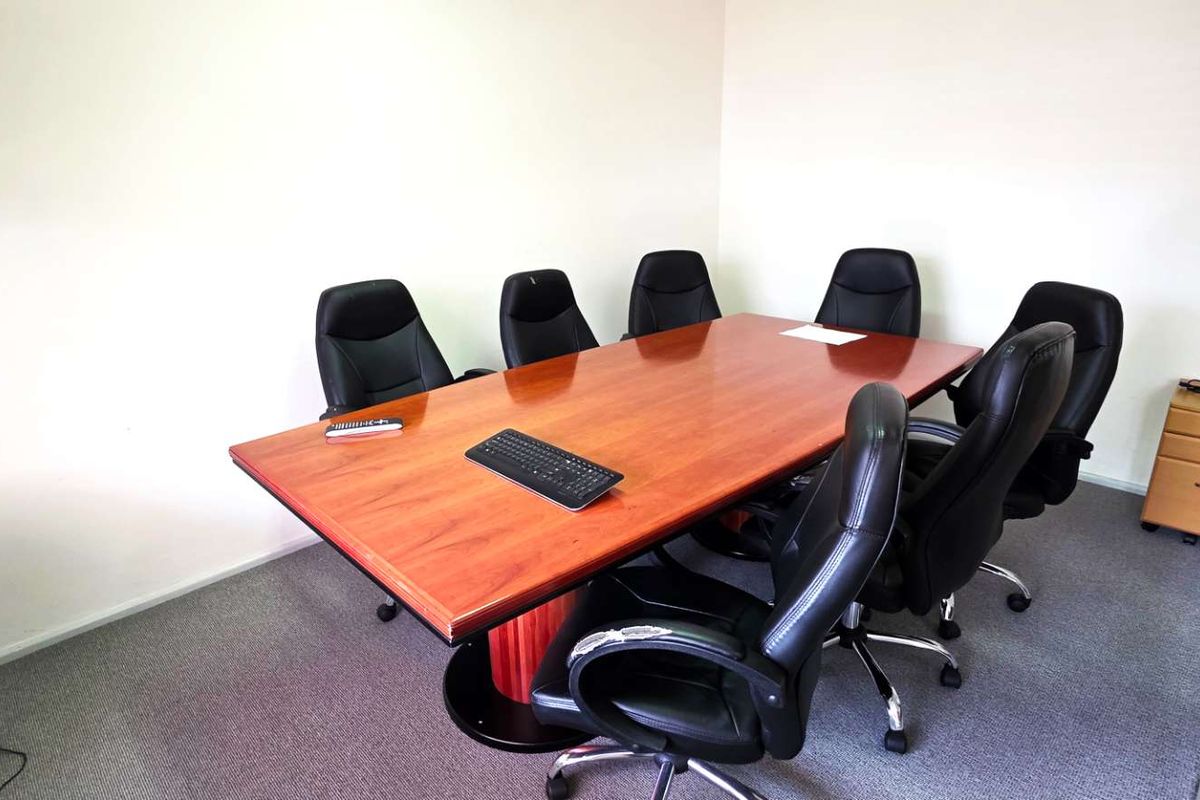 Spacious First Floor Office in Westlake - Photo 3
