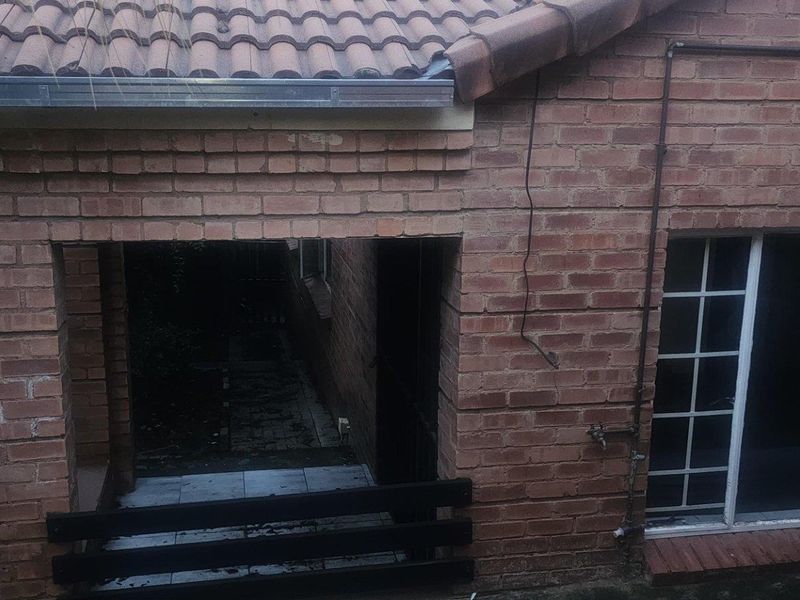 Stunning townhouse for sale in Elandsrand - Photo 6