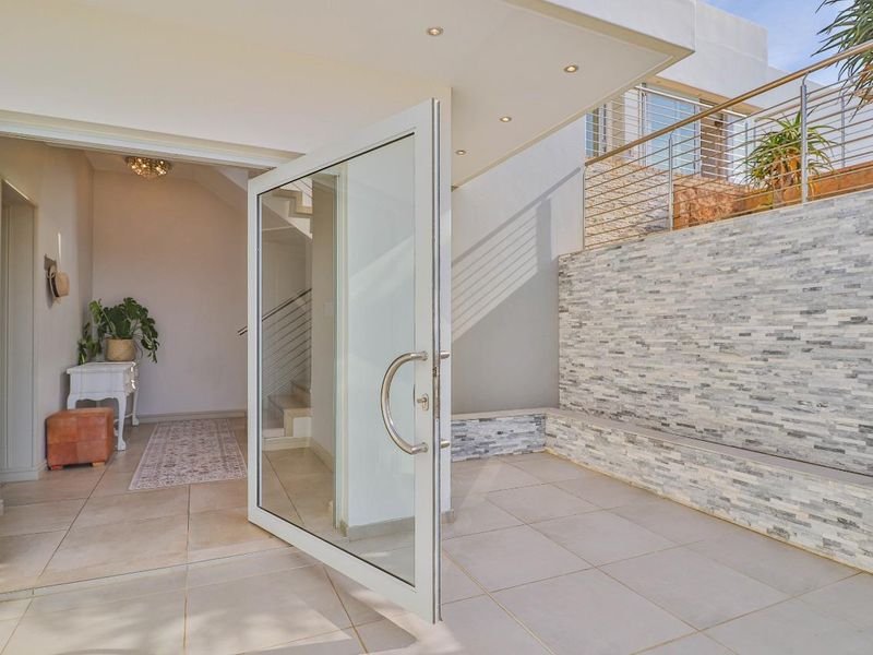 Experience luxurious coastal living with panoramic ocean views - Photo 5