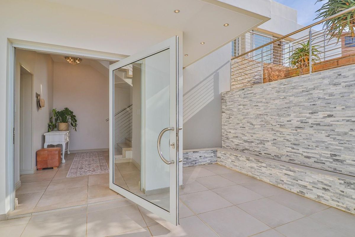 Experience luxurious coastal living with panoramic ocean views - Photo 5