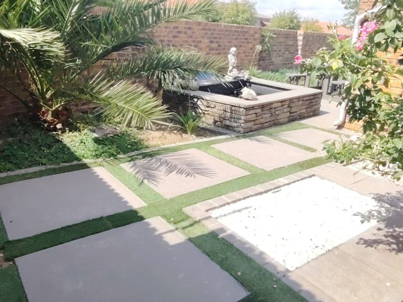 Absolute stunning facebrick 2 bedroom unit with lockup garage . Magnificient established garden and  koi pond. - Photo 5