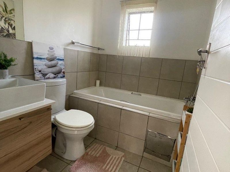 Convenient Location: 4 Beds, 2 Baths, Near Shopping & More - Photo 7