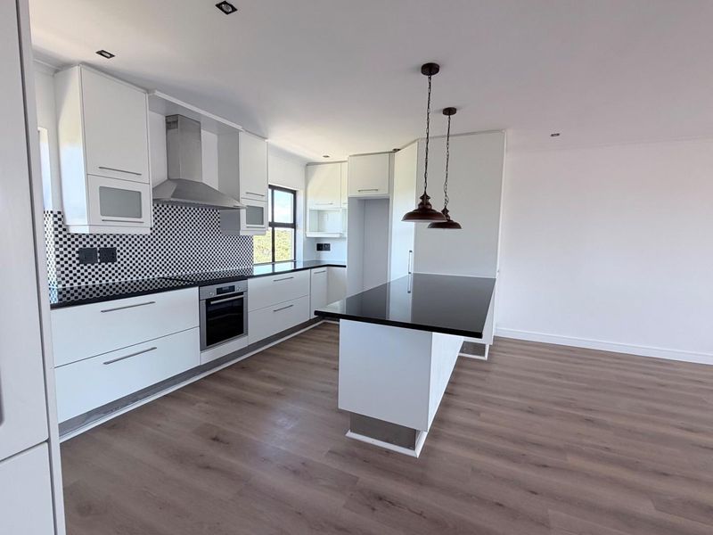 Modern Three-Bedroom Triplex in Island View, La Paloma – With Table Mountain Views - Photo 9