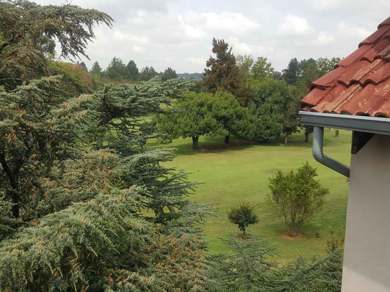 Stunning Penthouse double volume overlooking the golfcourse - Photo 2