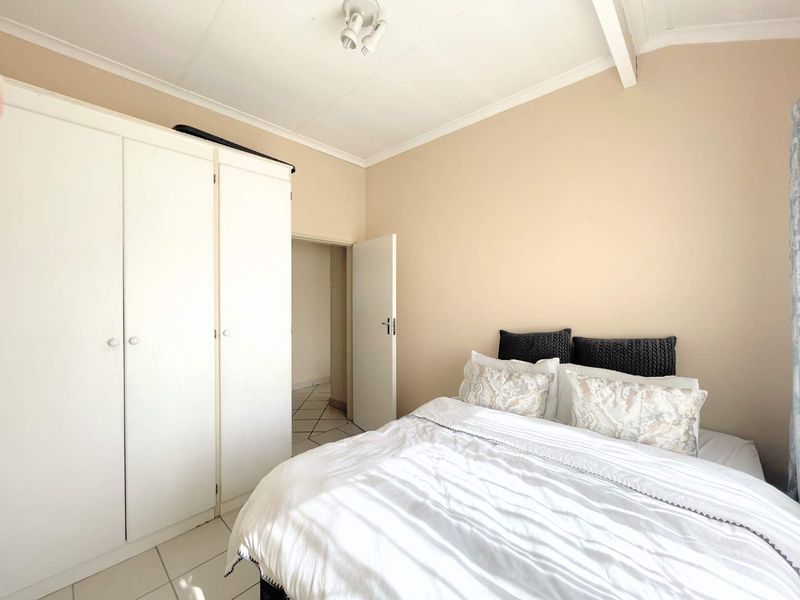 Spacious living, Prime location, Exceptional investment potential. - Photo 7