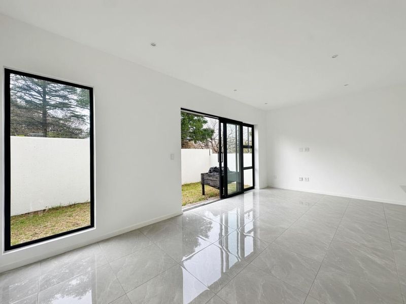 GORGEOUS SPACIOUS 3 BEDROOM HOME FOR SALE IN BRYANSTON - Photo 4
