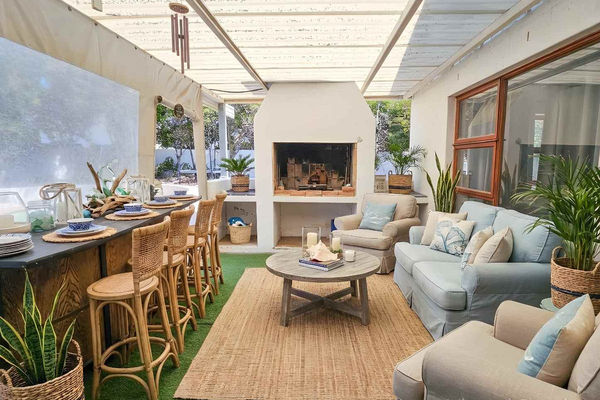 Spacious, family home near the water! - Photo 2