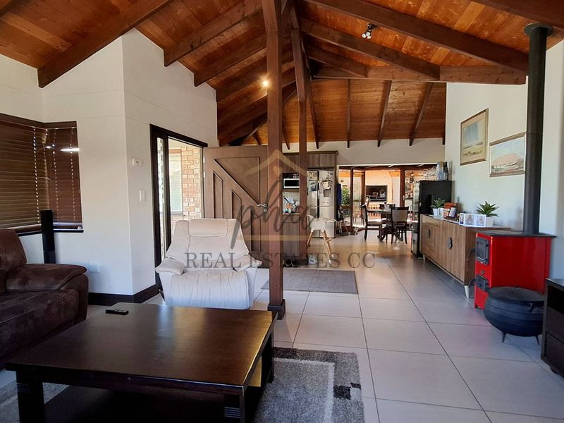 Family Home for Sale – Stylish & Move-In Ready - Photo 3