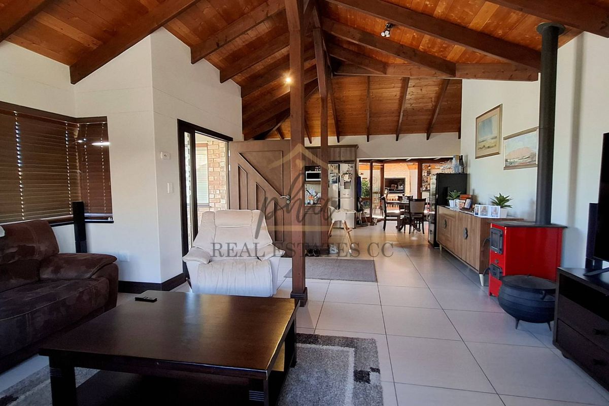 Family Home for Sale – Stylish & Move-In Ready - Photo 3