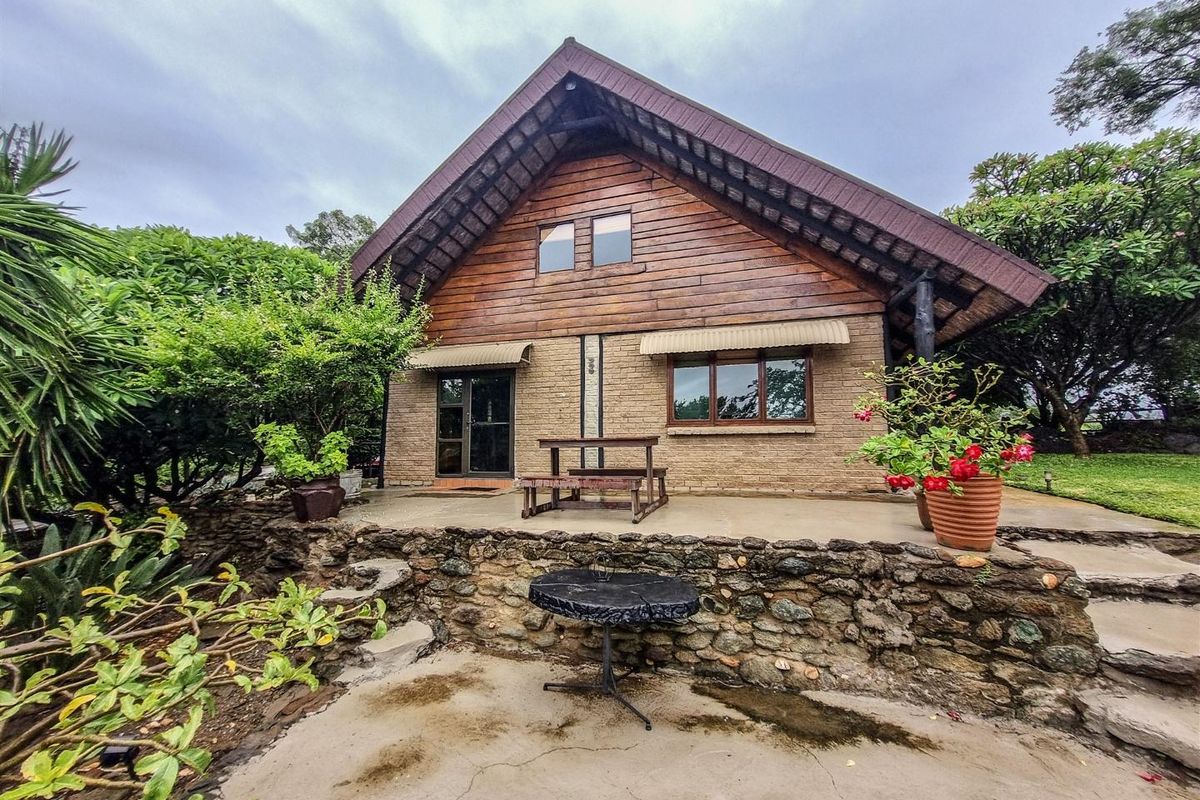 Farm House with additional cottage in excellent location. - Photo 2