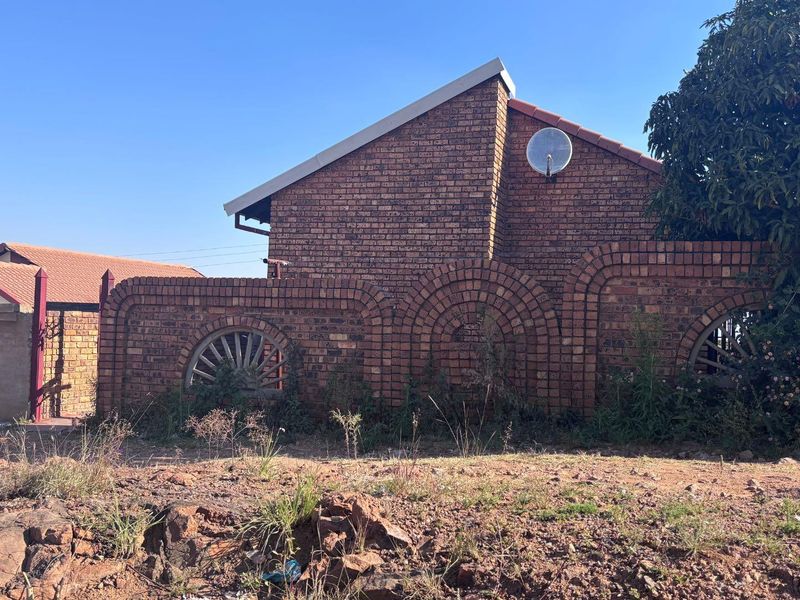 3 BEDROOM FAMILY HOME - Photo 6