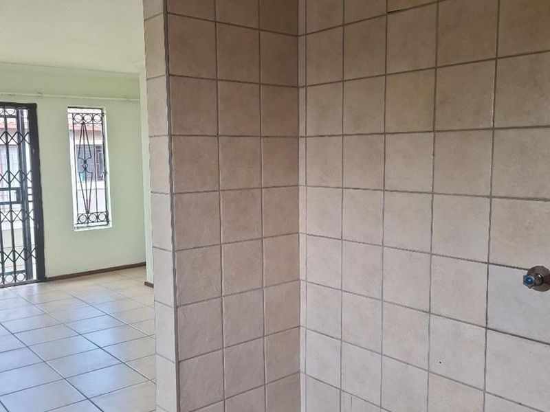 3 bedroom - Cosmo City X 5 - Photo 9