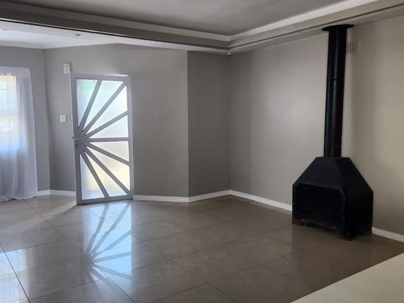 Spacious 2-bedroom house - Photo 4