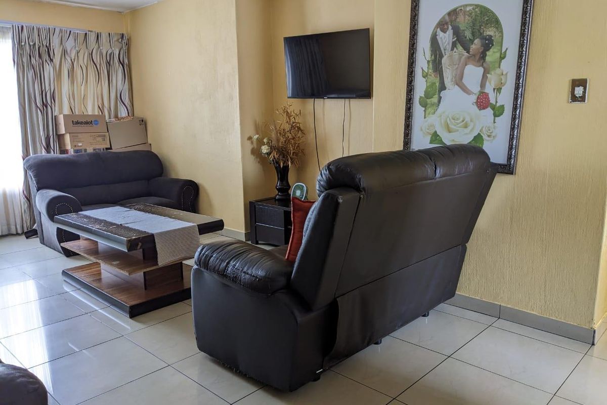 Cute Primrose Townhouse: Secure, Solar-Powered Living Perfect for First-Time Buyers! - Photo 5