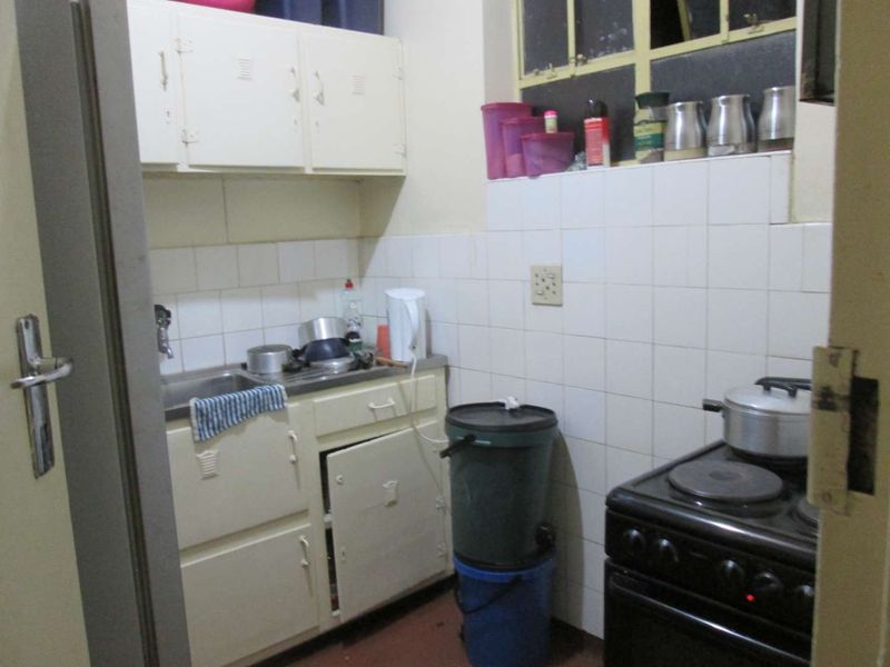 A VERY BEAUTIFUL BACHELOR FLAT FOR SALE IN PRETORIA CENTRAL  BARGAIN - Photo 4
