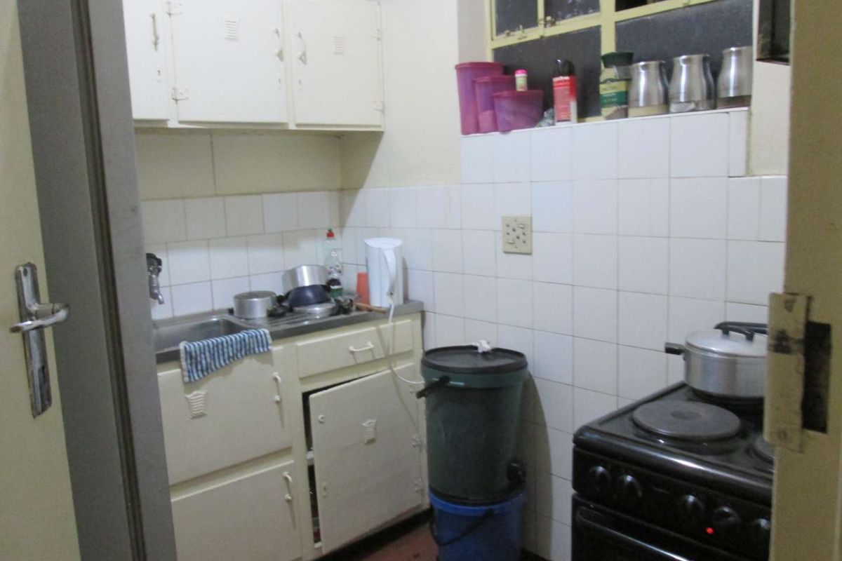 A VERY BEAUTIFUL BACHELOR FLAT FOR SALE IN PRETORIA CENTRAL  BARGAIN - Photo 4