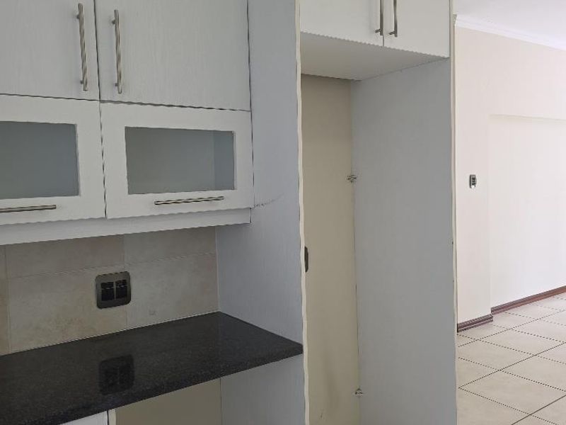 TREMENDOUS 2 BED 2 BATH APARTMENT IN THE BEAUTIFUL ARE OF PARKVIEW - Photo 10