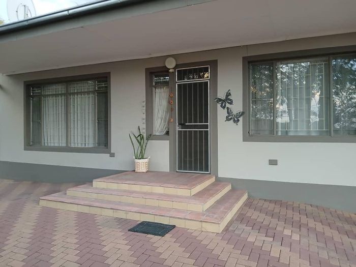Property #2488902, House For Sale in Klein Windhoek