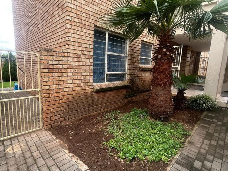 Ground Floor 2 Bedroom apartment - Photo 5