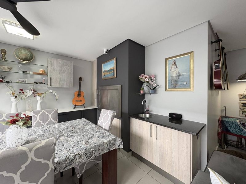 Modern home in Midstream Meadows - Photo 7