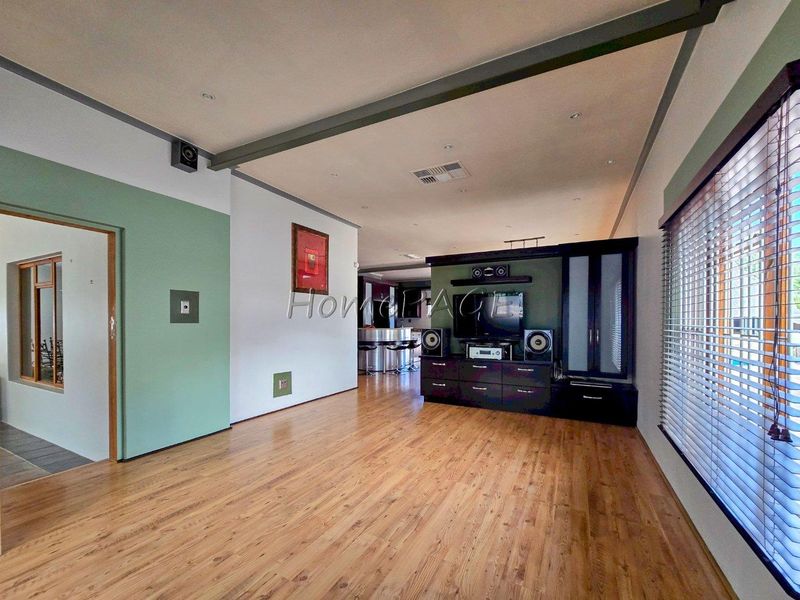 Okahandja:  Very neat 4 Bedr home in BEAUTIFUL STREET - Photo 8