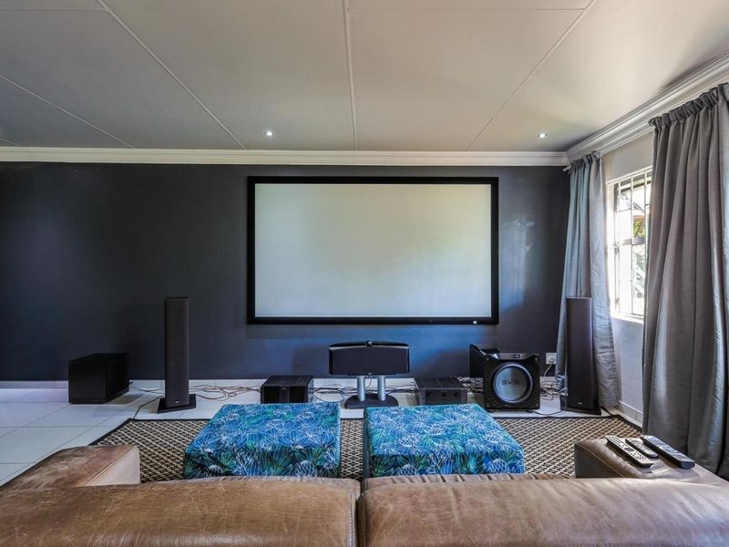 Spacious family home nestled in Lynnwood Glen. - Photo 10