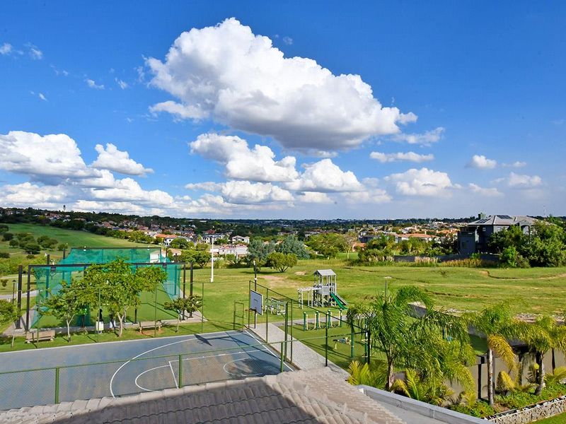 5 Bedroom Luxury Home for Sale in Blue Valley Golf Estate - Photo 10