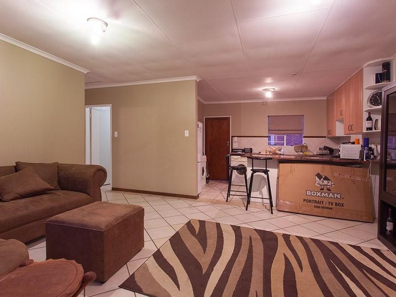 2 Bedroom simplex in Moreleta Park for sale - Photo 7