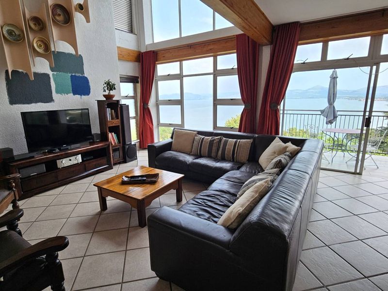 Executive 3 Bedroom Multi Level House in Kosmos - Photo 3