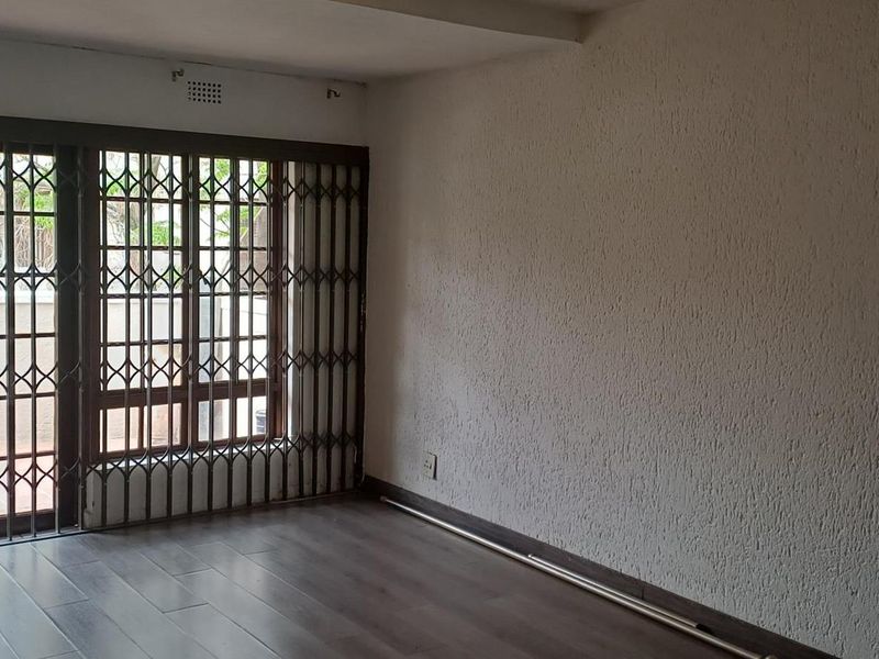 3 BEDROOM PARTMENT SANDOWN - Photo 4