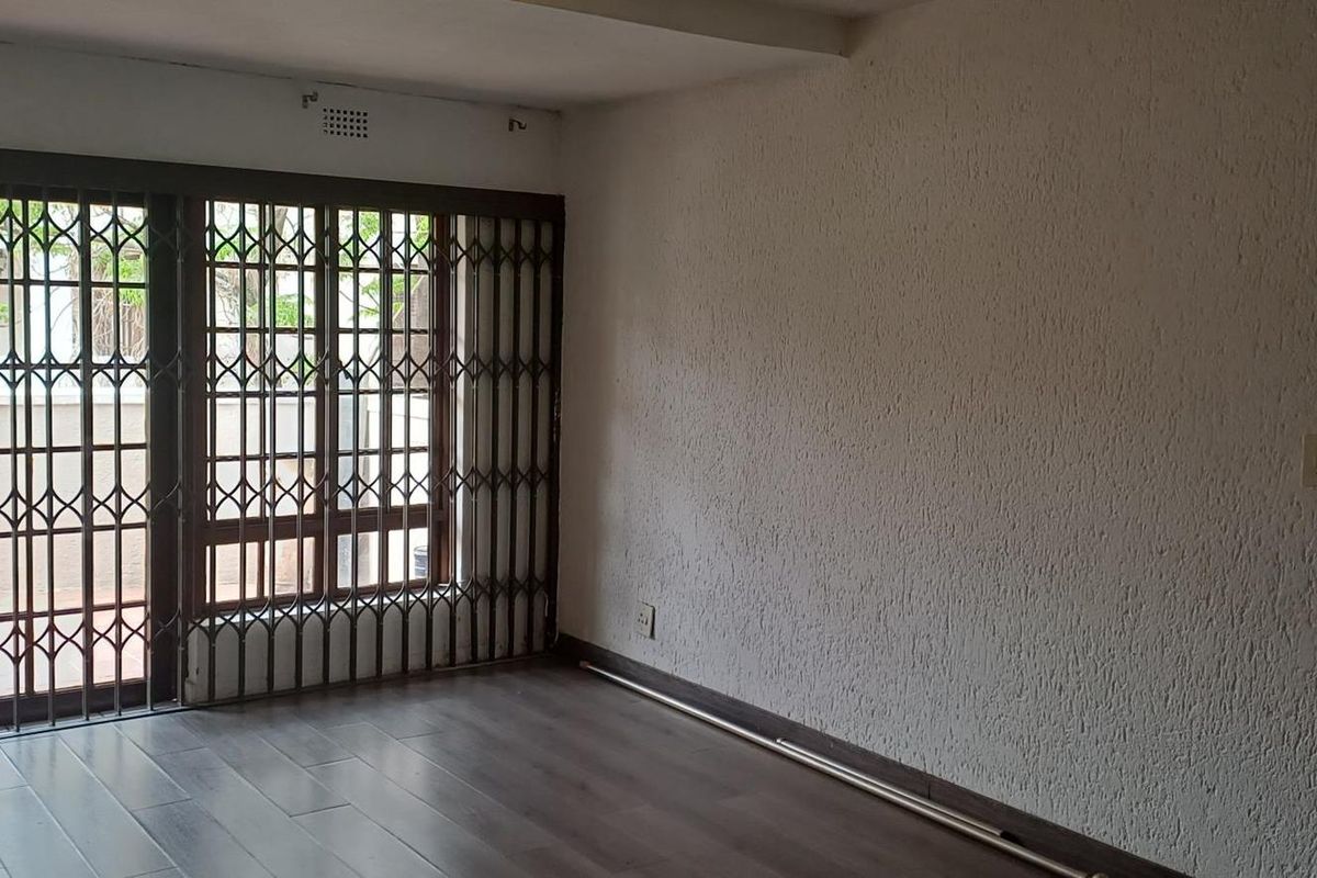 3 BEDROOM PARTMENT SANDOWN - Photo 4