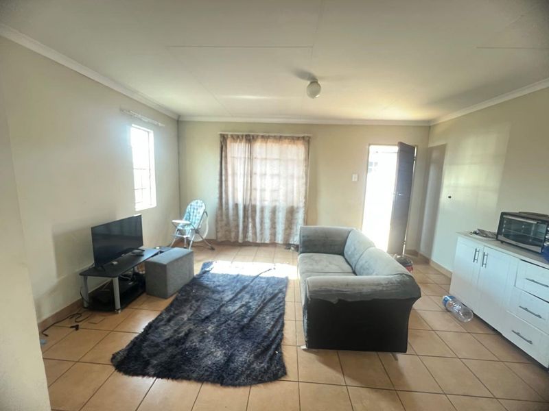 Brand new property in a quiet complex - Photo 5