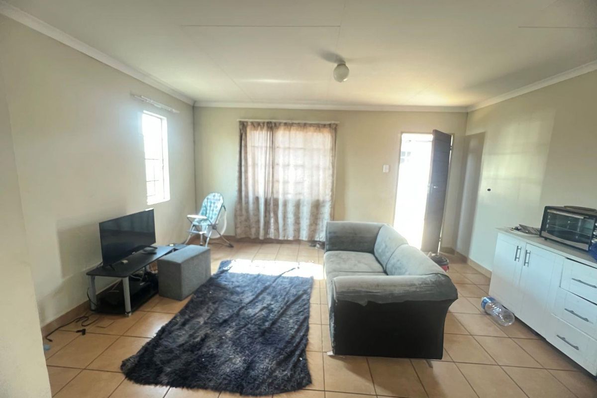 Brand new property in a quiet complex - Photo 5