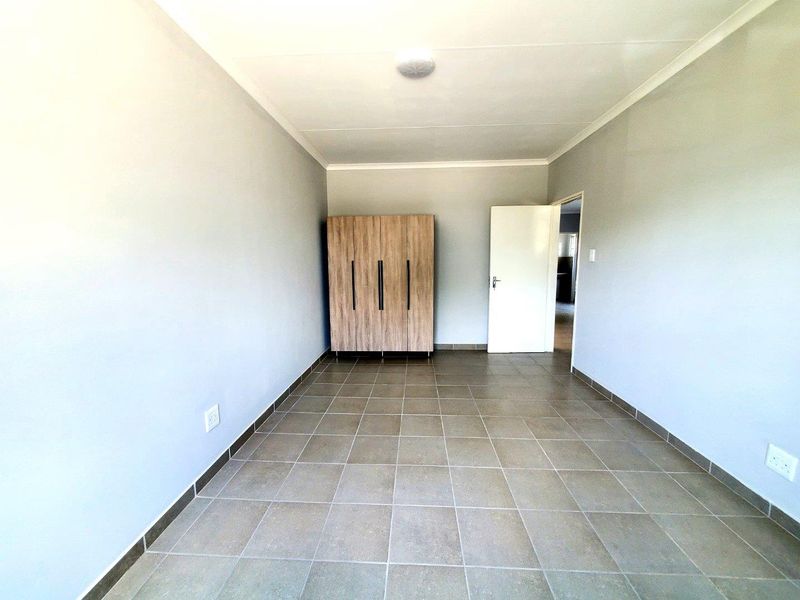 2 Bedroom apartment up for grabs! - Photo 5