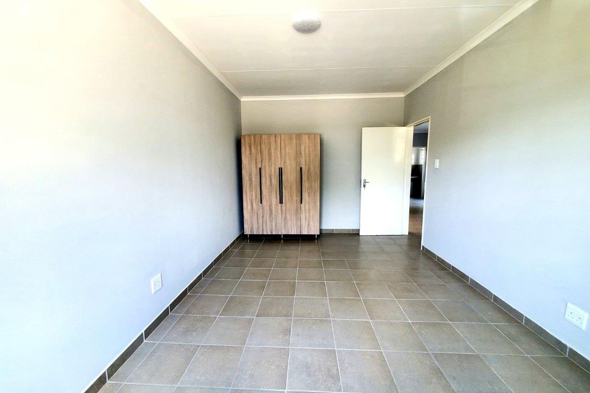 2 Bedroom apartment up for grabs! - Photo 5