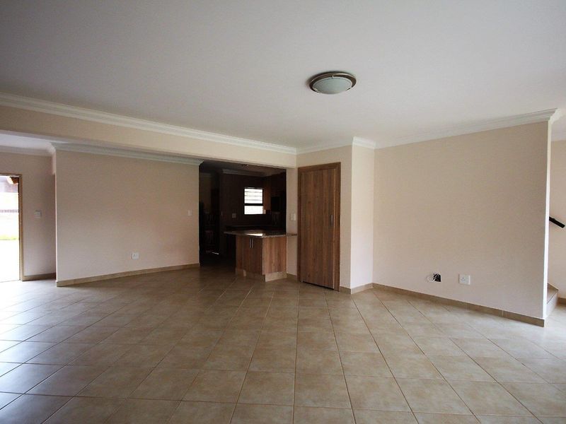 1. "Luxurious Duplex Living: Your Dream Family Home Awaits!" 2. "Spacious 3-Bedroom Duplex: Modern Elegance at Its Best!" 3. "Experience Ultra-Modern Living in - Photo 7