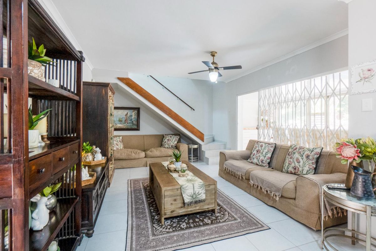 Modern duplex unit - Photo 5