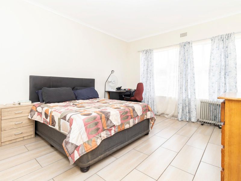 Three Bedroom Townhouse in sought-after complex - Photo 5