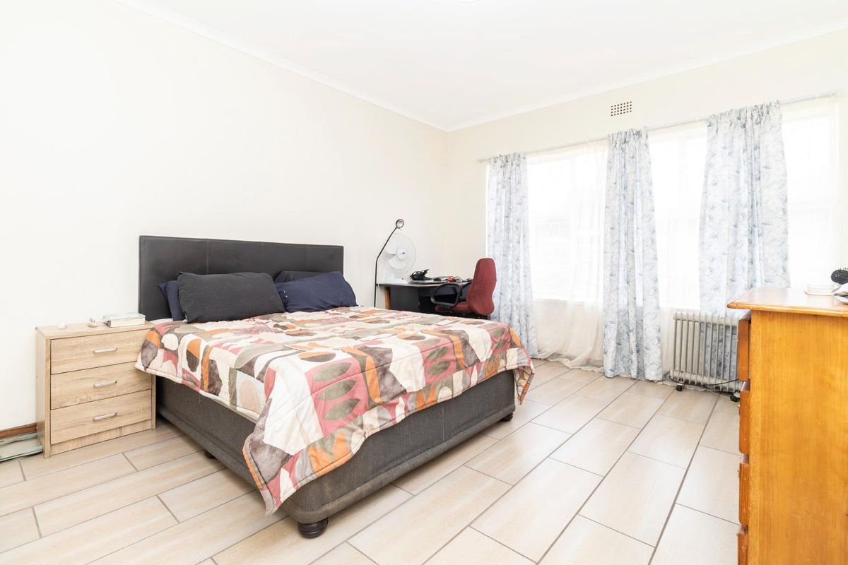 Three Bedroom Townhouse in sought-after complex - Photo 5